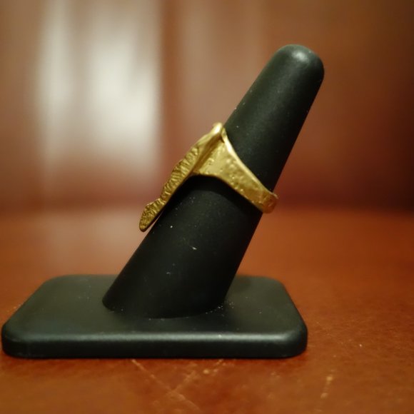 Nettie Kent Slice of Sand ring $154 in textured gold finished brass size 6 w box - Picture 5 of 8
